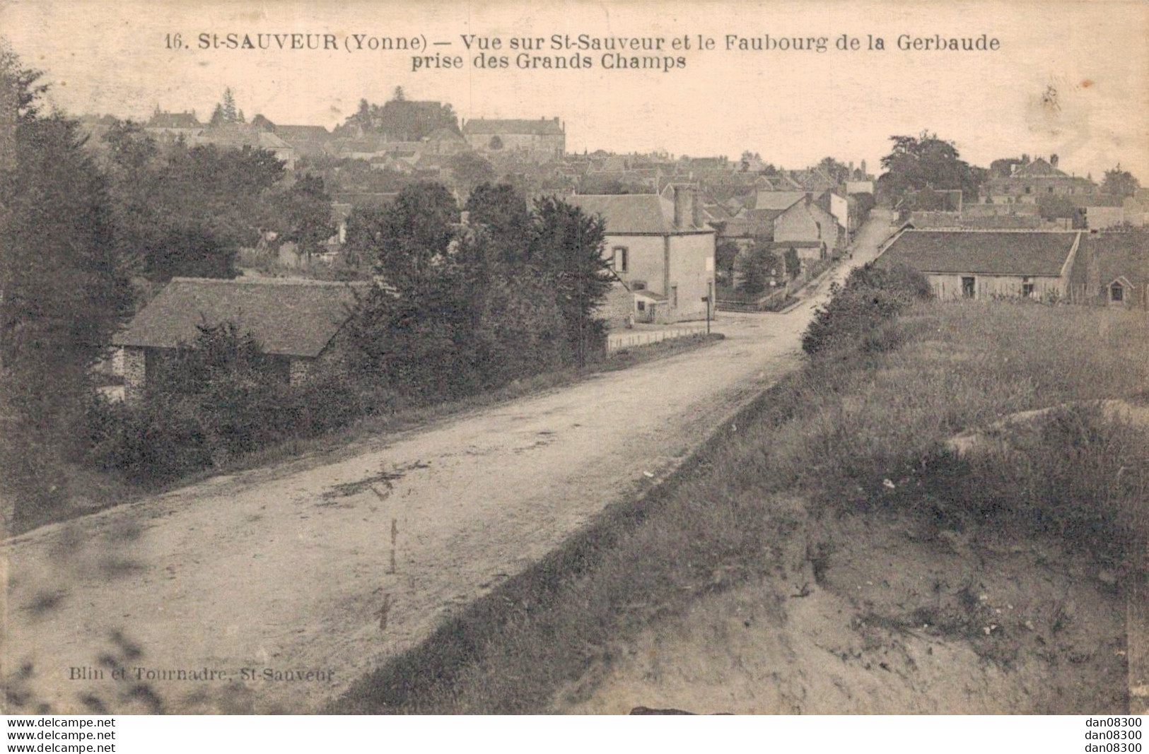 89 SAINT SAUVEUR VUE SUR ST SAUVEUR ET LE FAUBOURG DE LA GERBAUDE PRISE DES GRANDS CHAMPS - Saint Sauveur En Puisaye