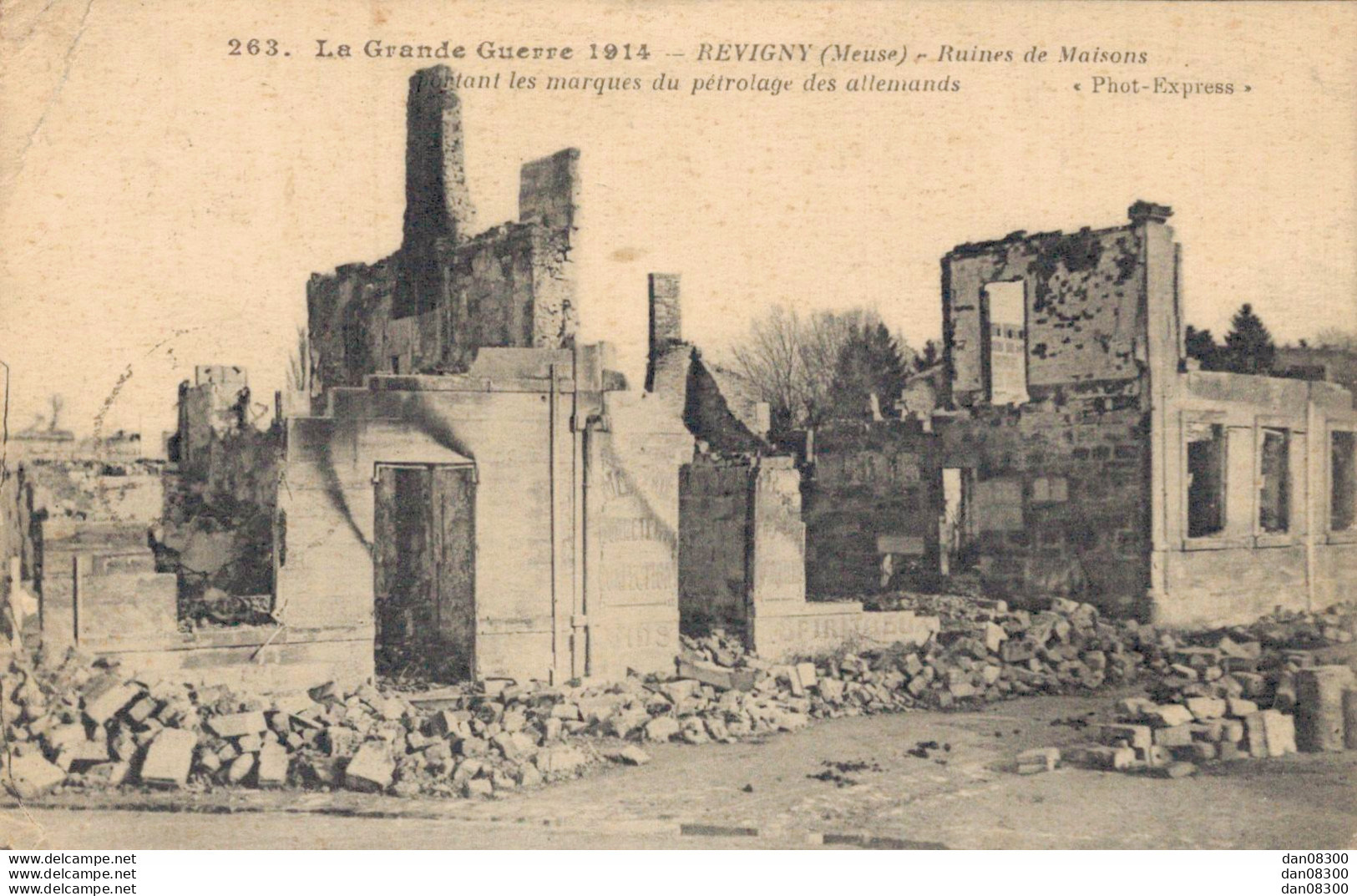 55 REVIGNY RUINES DE MAISONS PORTANT LES MARQUES DU PETROLAGE DES ALLEMANDS - War 1914-18