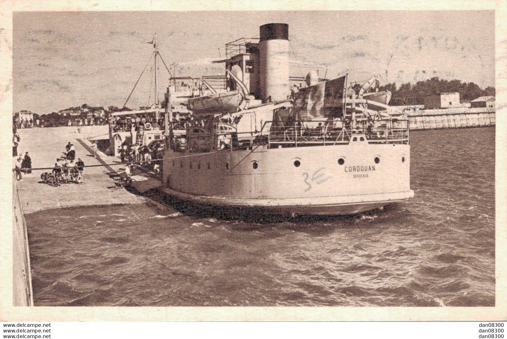 17 ROYAN LE BAC DE LA POINTE DE GRAVE LE CORDOUAN - Ferries