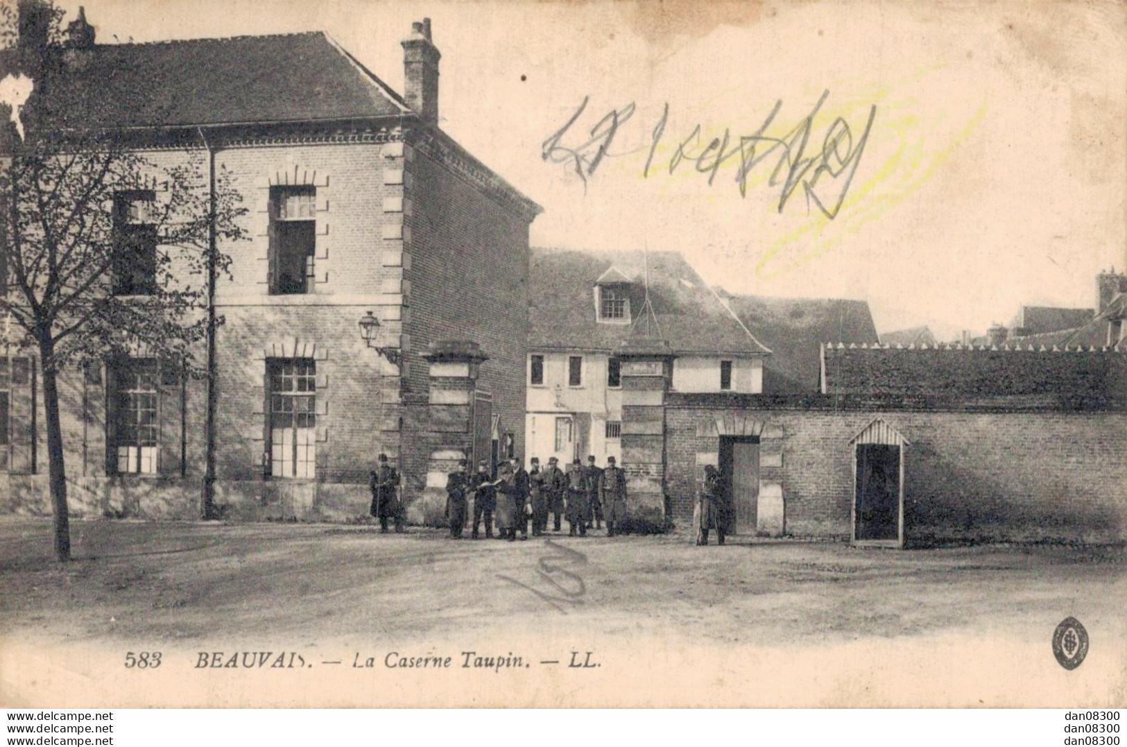 60 BEAUVAIS LA CASERNE TAUPIN - Casernes