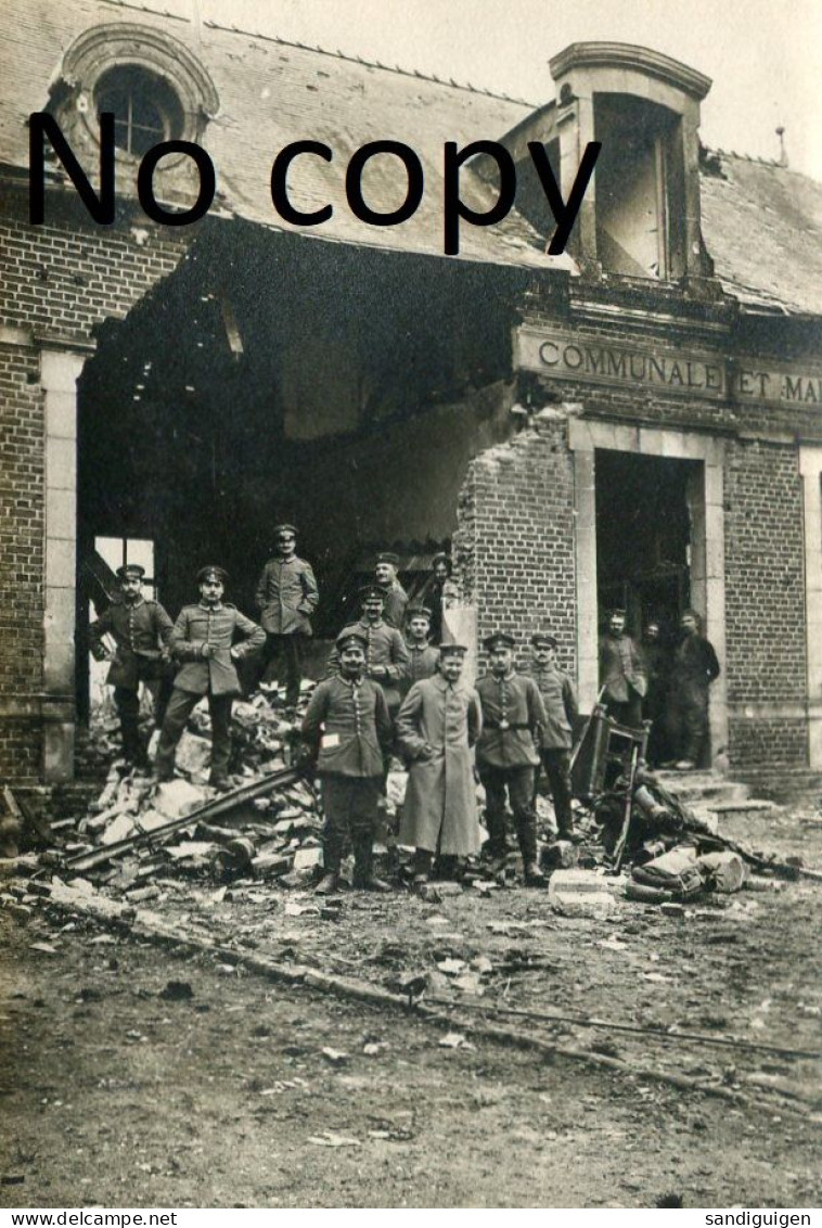 PHOTO ALLEMANDE - OFFICIERS DEVANT L'ECOLE A SOLENTE PRES DE MARGNY AUX CERISES - NOYON OISE GUERRE 1914 1918 - War, Military