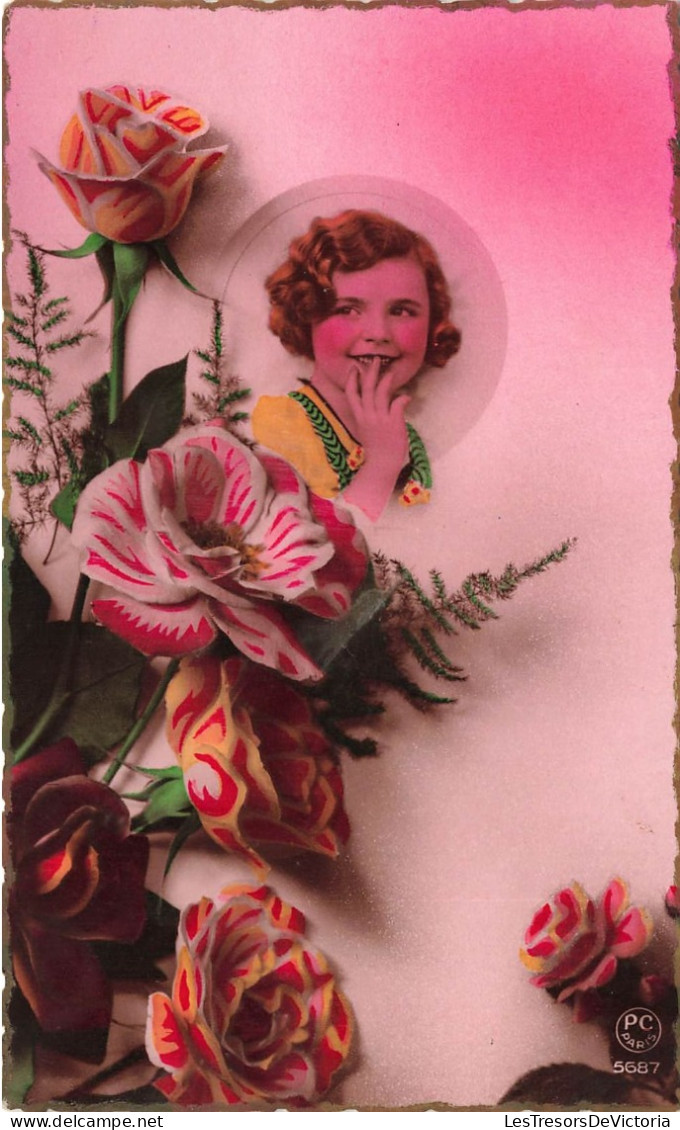 FANTAISIES - Une Petite Fille Souriante Et Des Roses - Colorisé - Carte Postale Ancienne - Autres & Non Classés