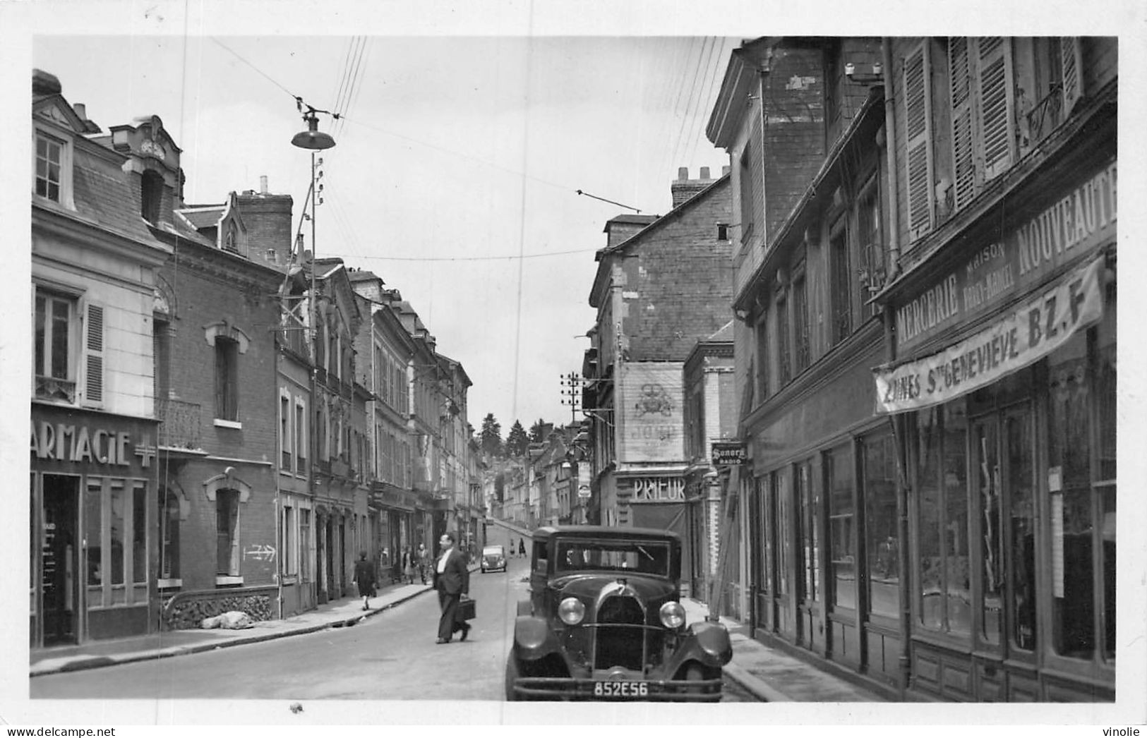 P-24-Mi-Is-1230 : BERNAY. RUE DES PONT RAVET. AUTOMOBILE - Bernay