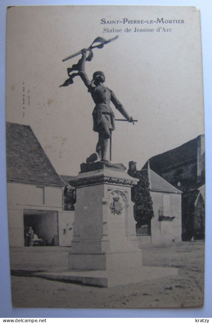 FRANCE - NIEVRE - SAINT-PIERRE-LE-MOUTIER - Statue De Jeanne D'Arc - Saint Pierre Le Moutier