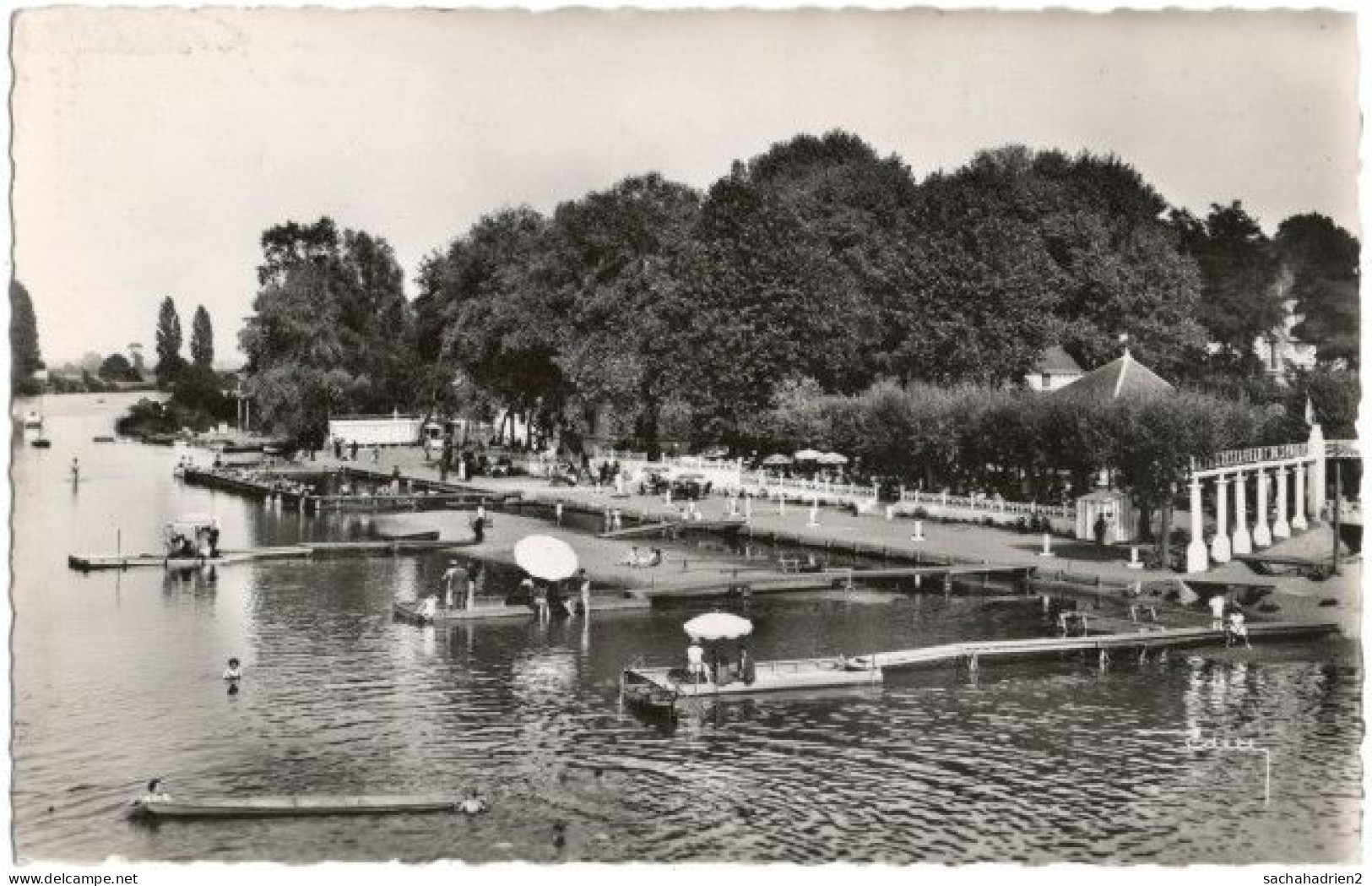 37. Pf. SAINT-AVERTIN. Les Bords Du Cher Au Sporting Club. 425 - Saint-Avertin