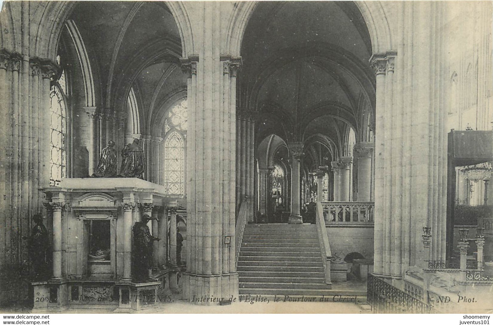 CPA Abbaye De Saint Denis-Intérieur-Le Pourtour    L1047 - Saint Denis