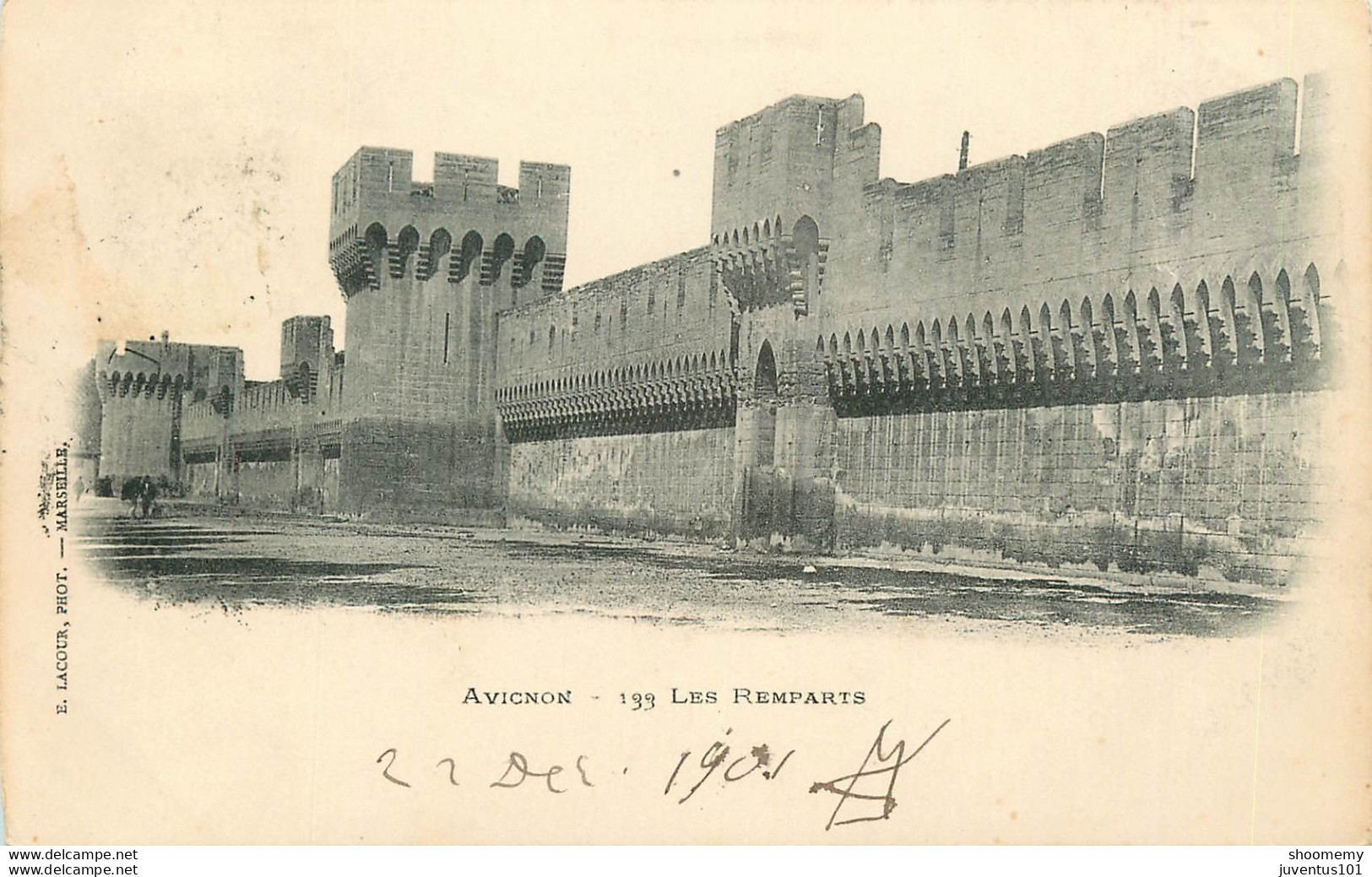 CPA Avignon-Les Remparts-Timbre          L1102 - Avignon (Palais & Pont)