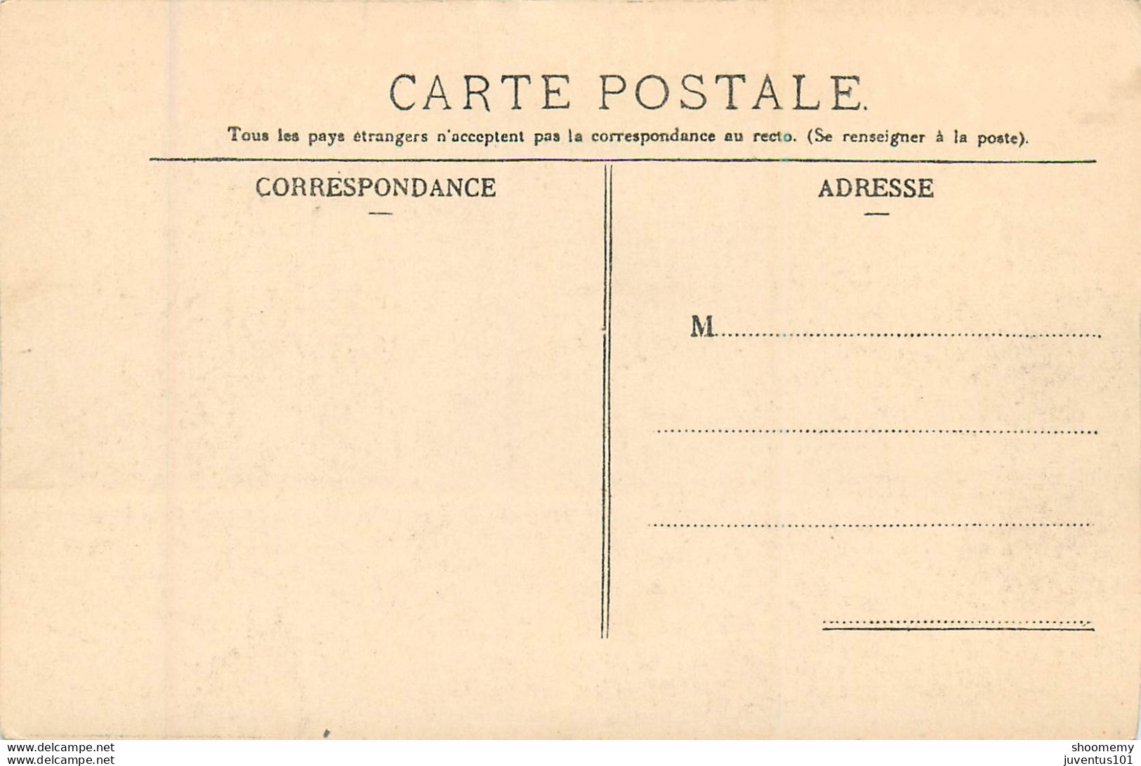 CPA Village à Identifier-Enfants Jouant Sur La Place       L1099 - Autres & Non Classés