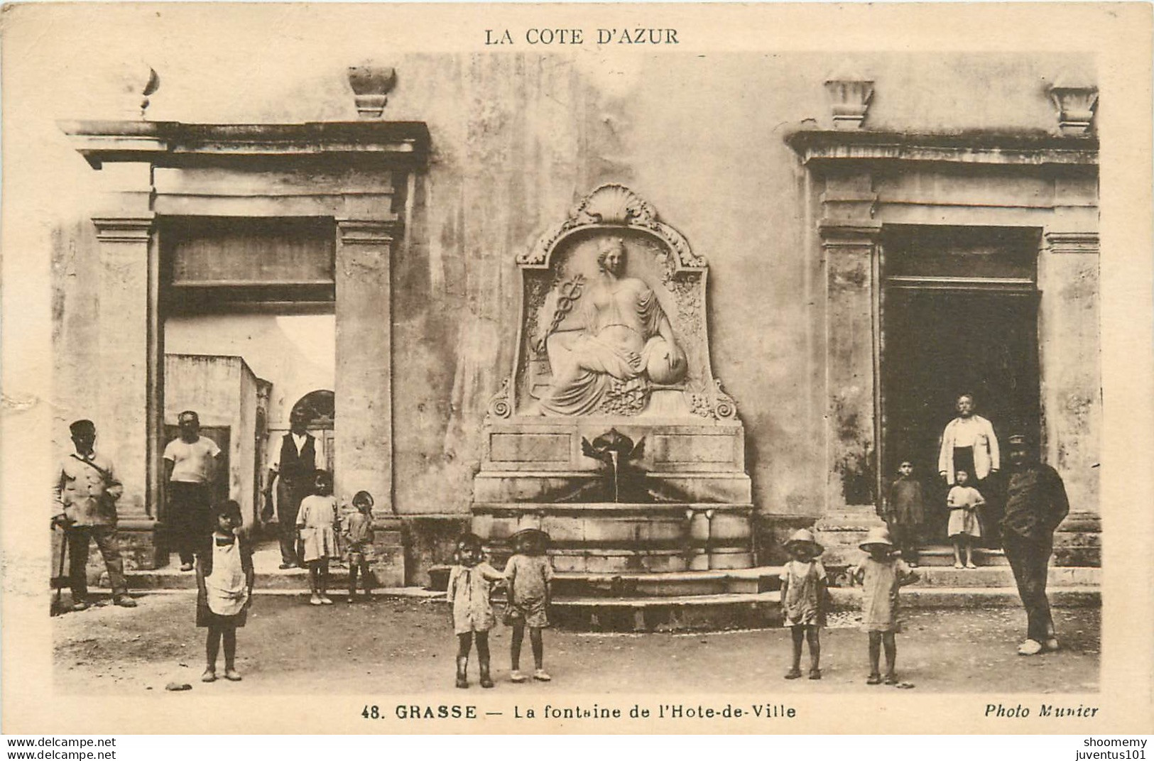 CPA Grasse-La Fontaine De L'hotel De Ville-Timbre-animée   L1195 - Grasse