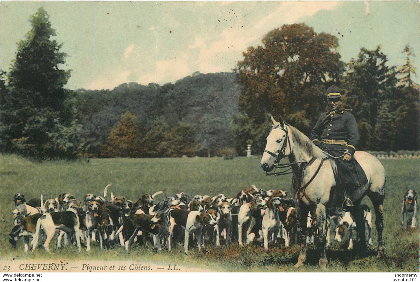 CPA Cheverny-Piqueur Et Ses Chiens-Timbre      L1191 - Cheverny