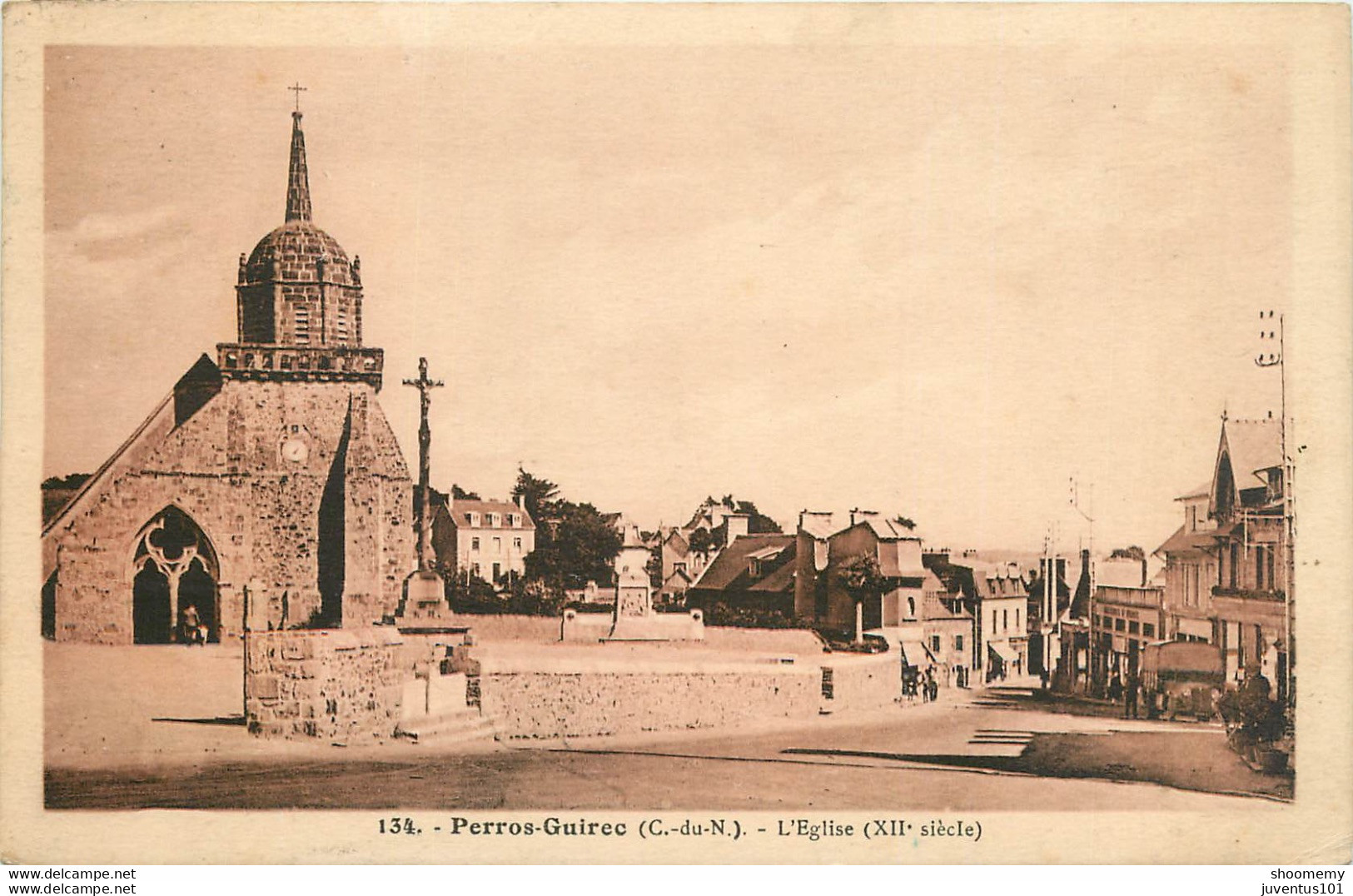 CPA Perros Guirec-L'église-Timbre   L1324 - Perros-Guirec