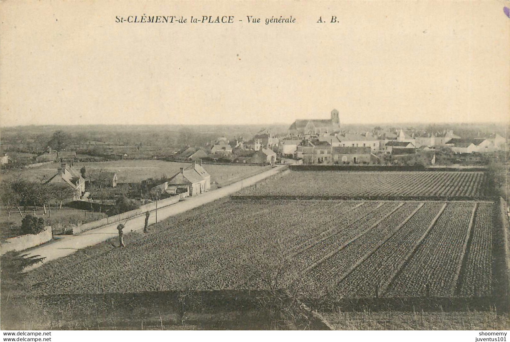 CPA Saint Clément De La Place-Vue Générale      L1463 - Autres & Non Classés