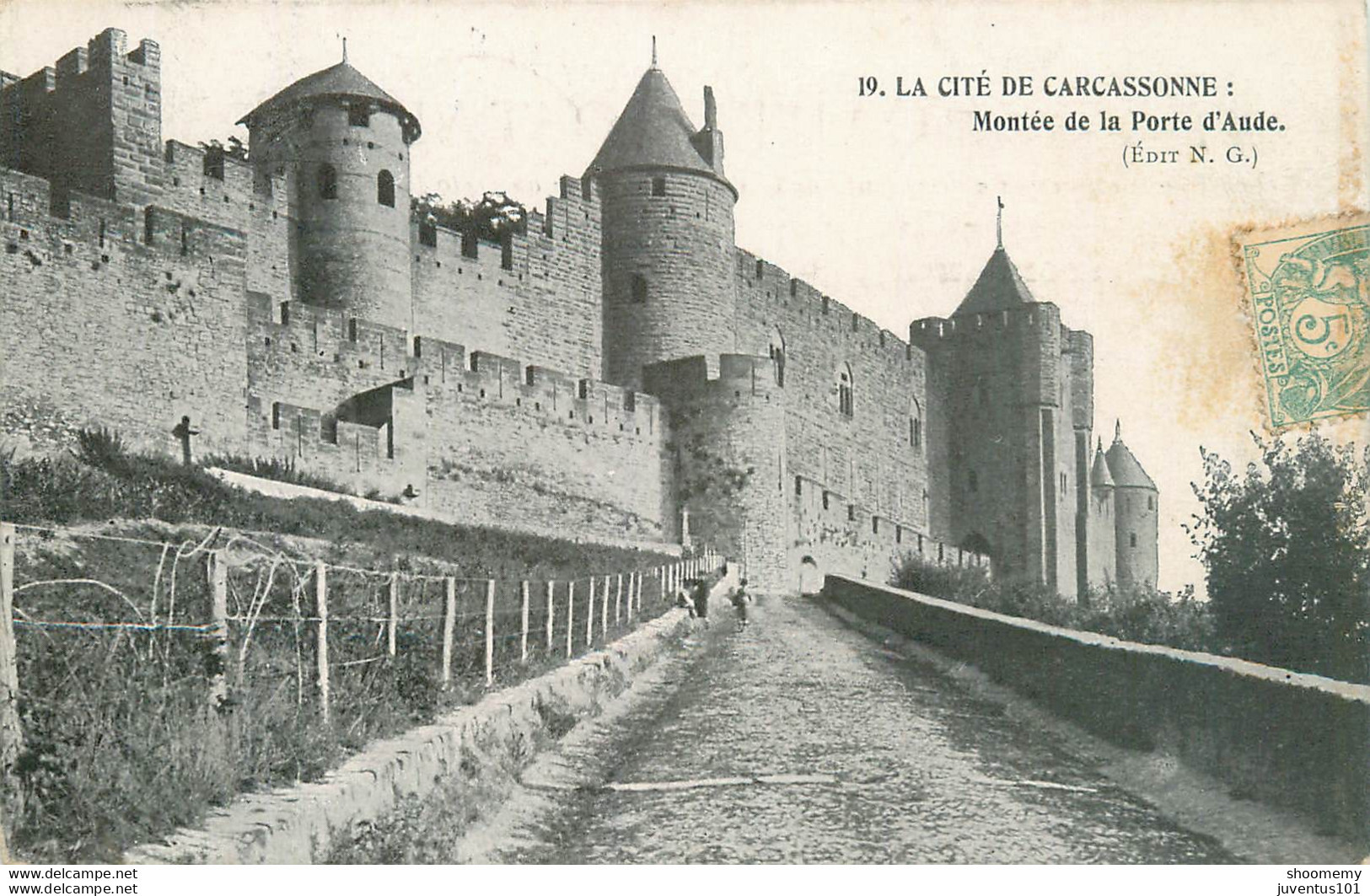 CPA Carcassonne-Montée De La Porte D'Aude-Timbre      L1550 - Carcassonne