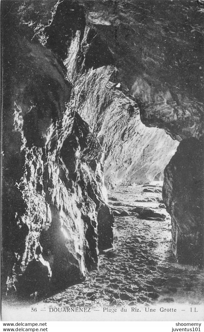 CPA Douarnenez-Plage Du Riz-Une Grotte-Timbre       L1509 - Douarnenez