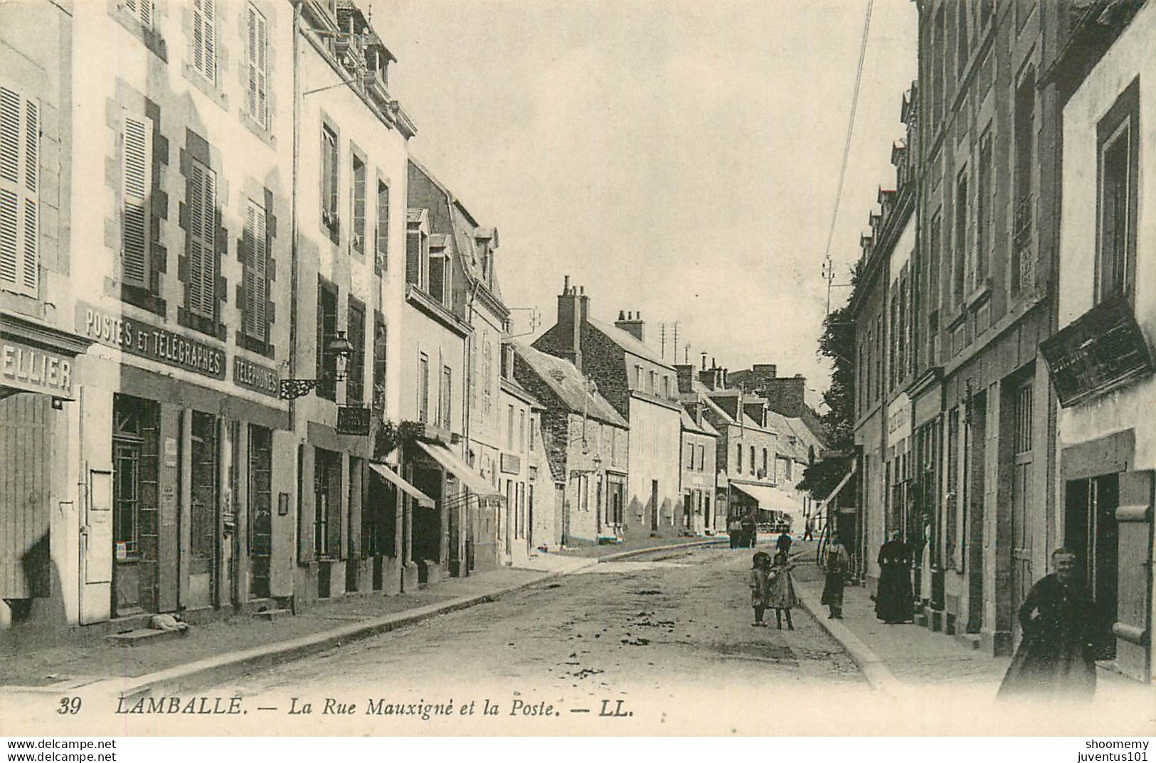 CPA Lamballe-La Rue Mauxigné Et La Poste    L1491 - Lamballe