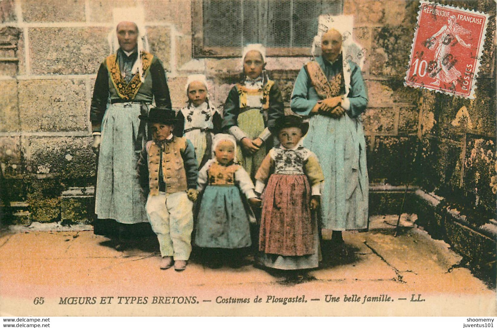 CPA Moeurs Et Types Bretons-Costumes De Plougastel-Une Belle Famille-65-Timbre      L1754 - Plougastel-Daoulas