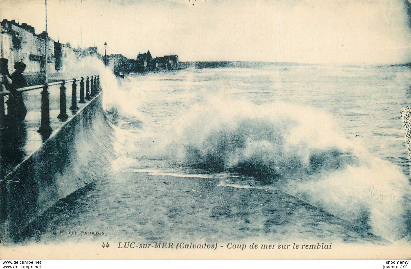 CPA Luc Sur Mer-Coup De Mer Sur Le Remblai-44      L1812 - Luc Sur Mer