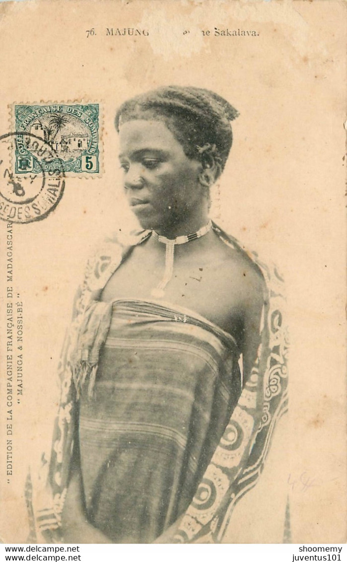 CPA Madagascar-Majunga-Femme Sakalava-Timbre     L1862 - Madagascar