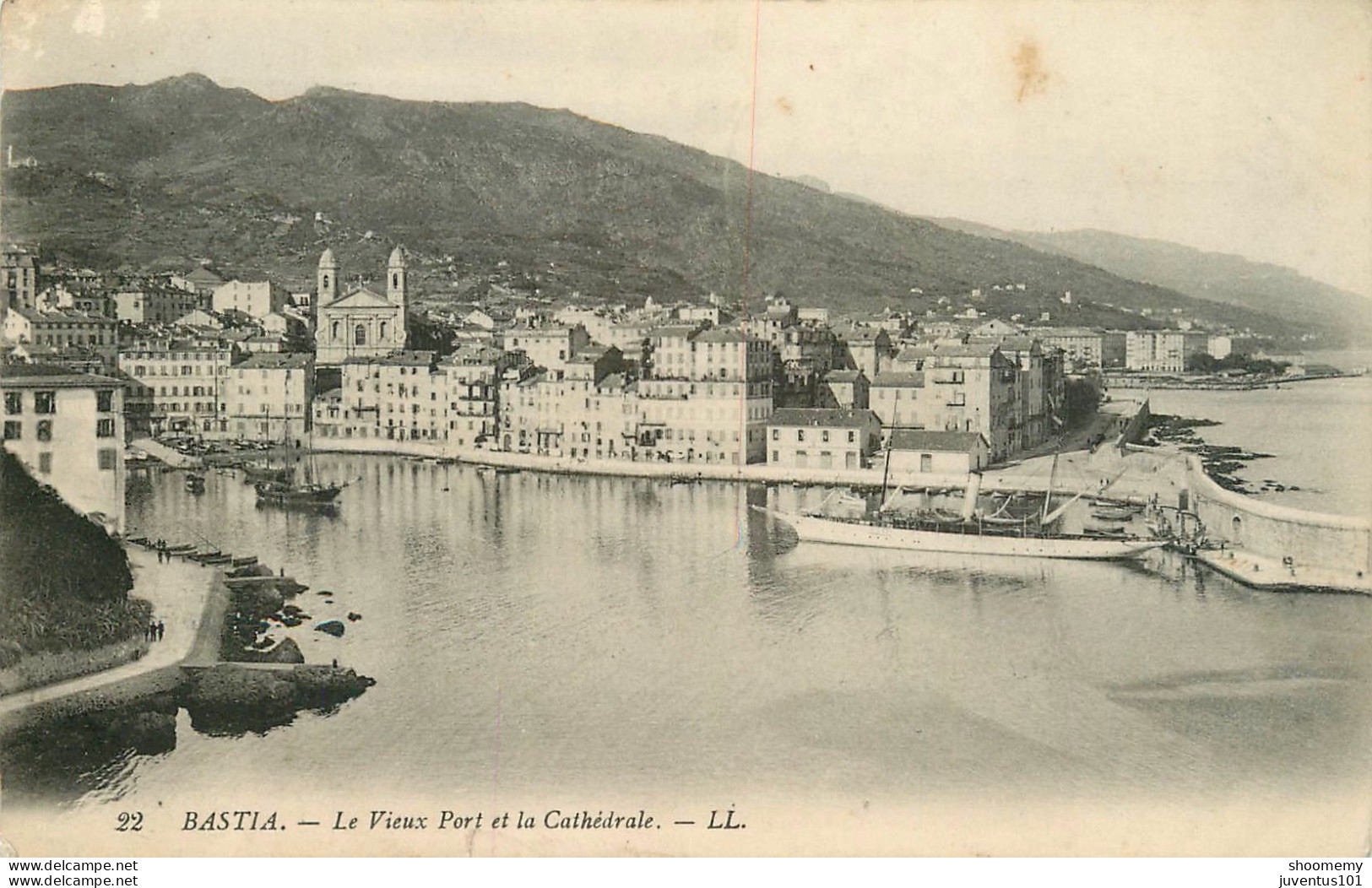 CPA Bastia-Le Vieux Port Et La Cathédrale-22      L2150 - Bastia