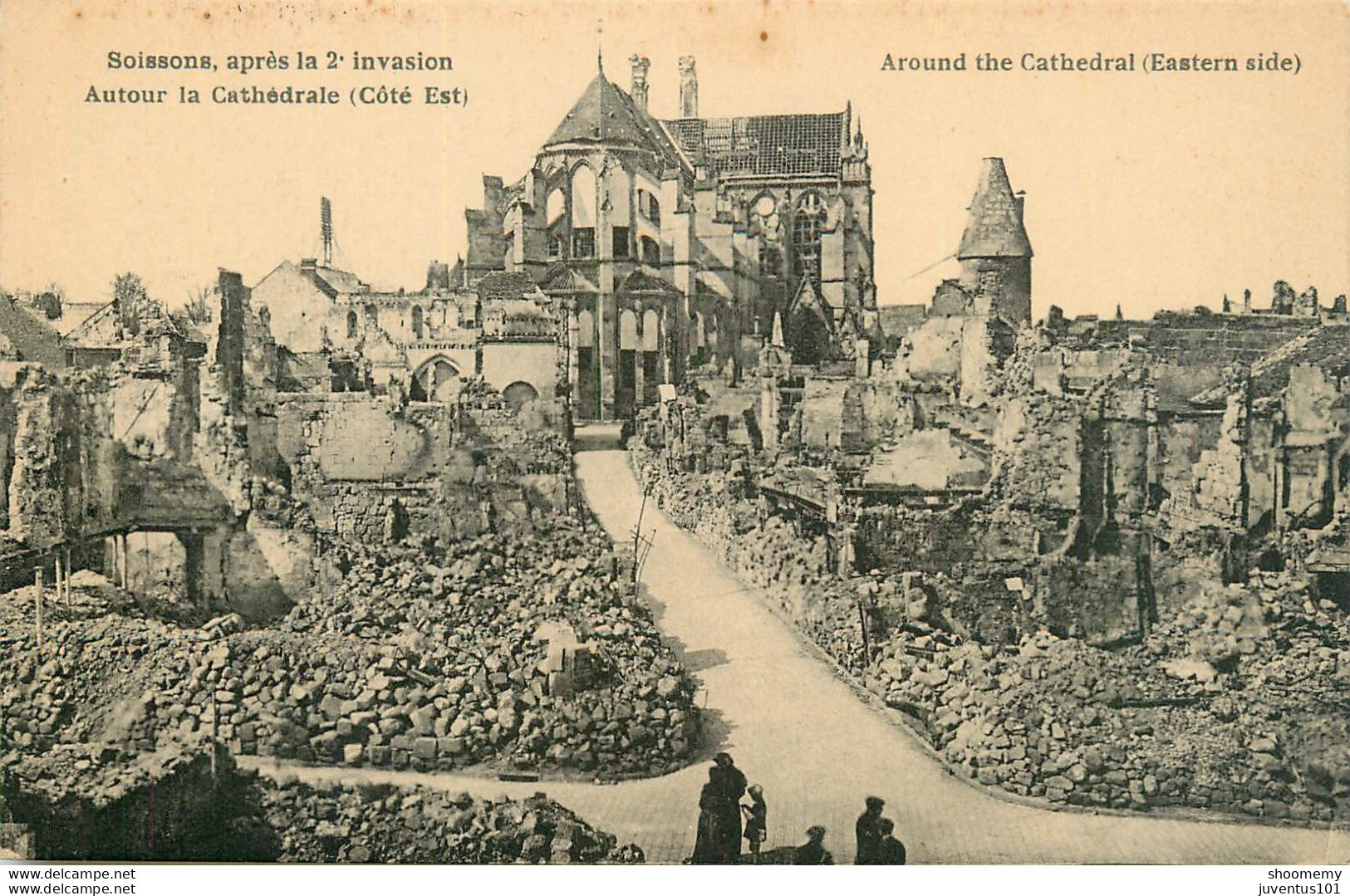 CPA Soissons-Autour De La Cathédrale     L2113 - Soissons