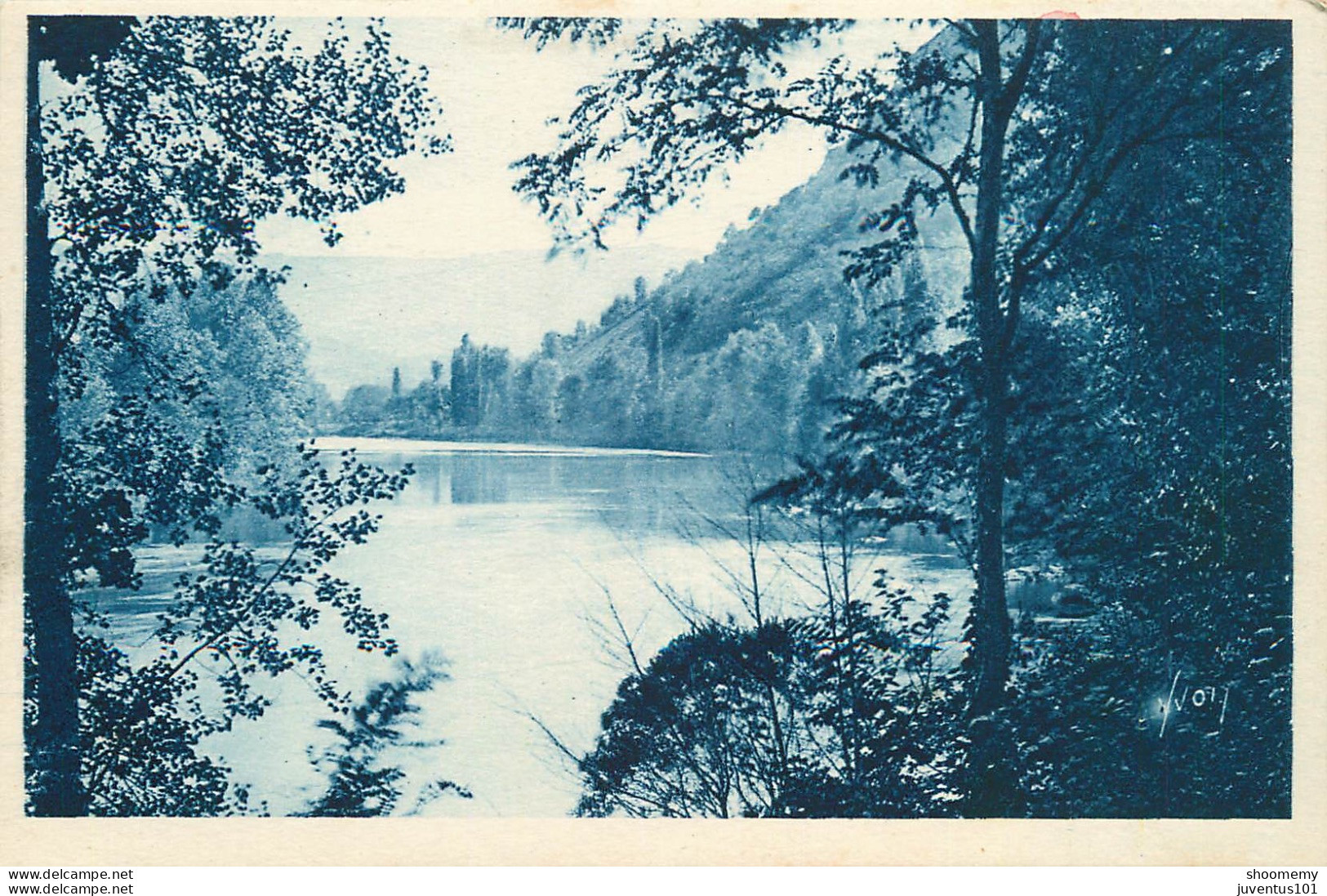 CPA Les Rives De La Dordogne Sur La Route De Beaulieu à Argentat       L2196 - Argentat