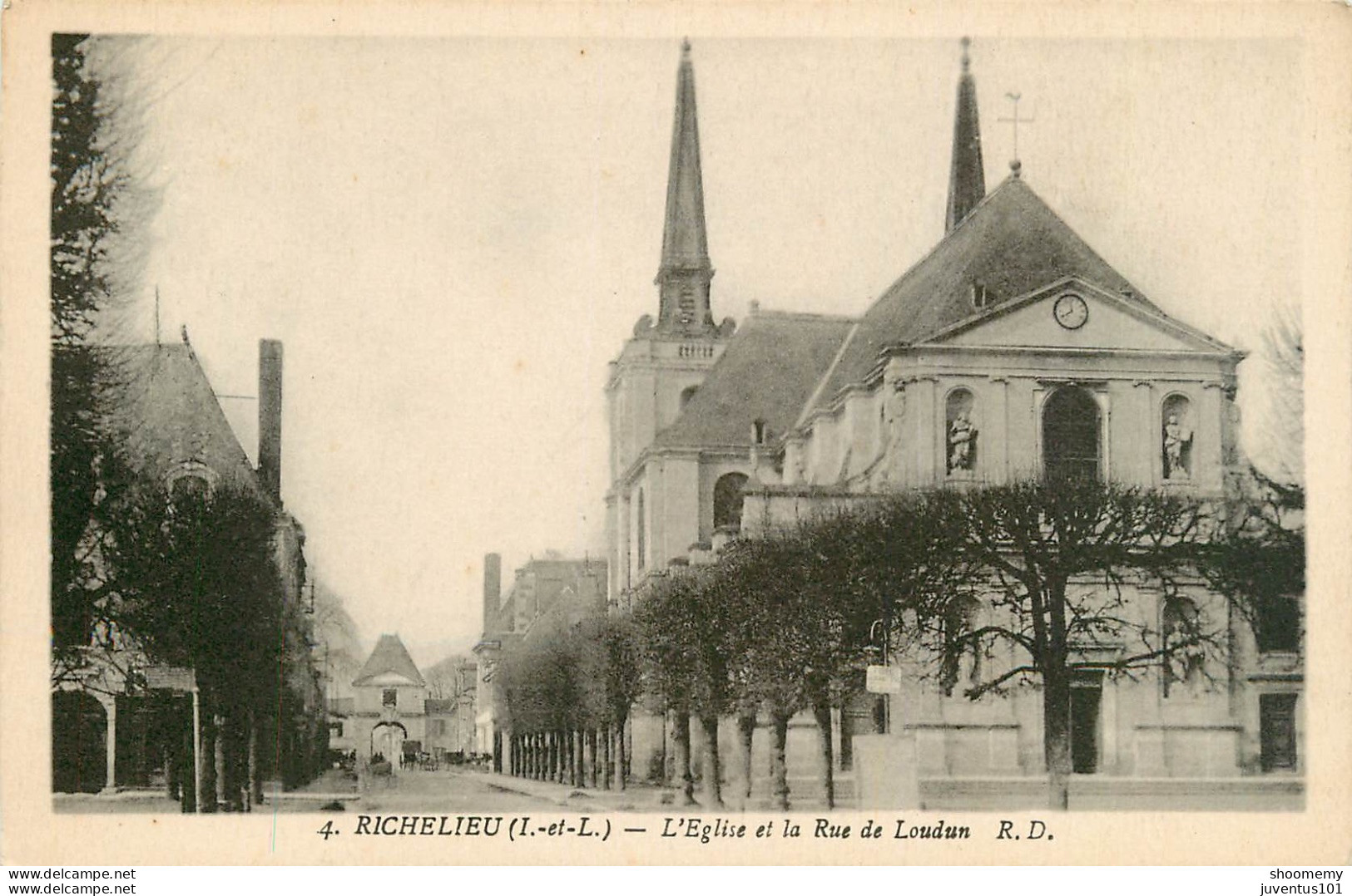 CPA Richelieu-L'église Et La Rue De Loudun-4      L2190 - Autres & Non Classés