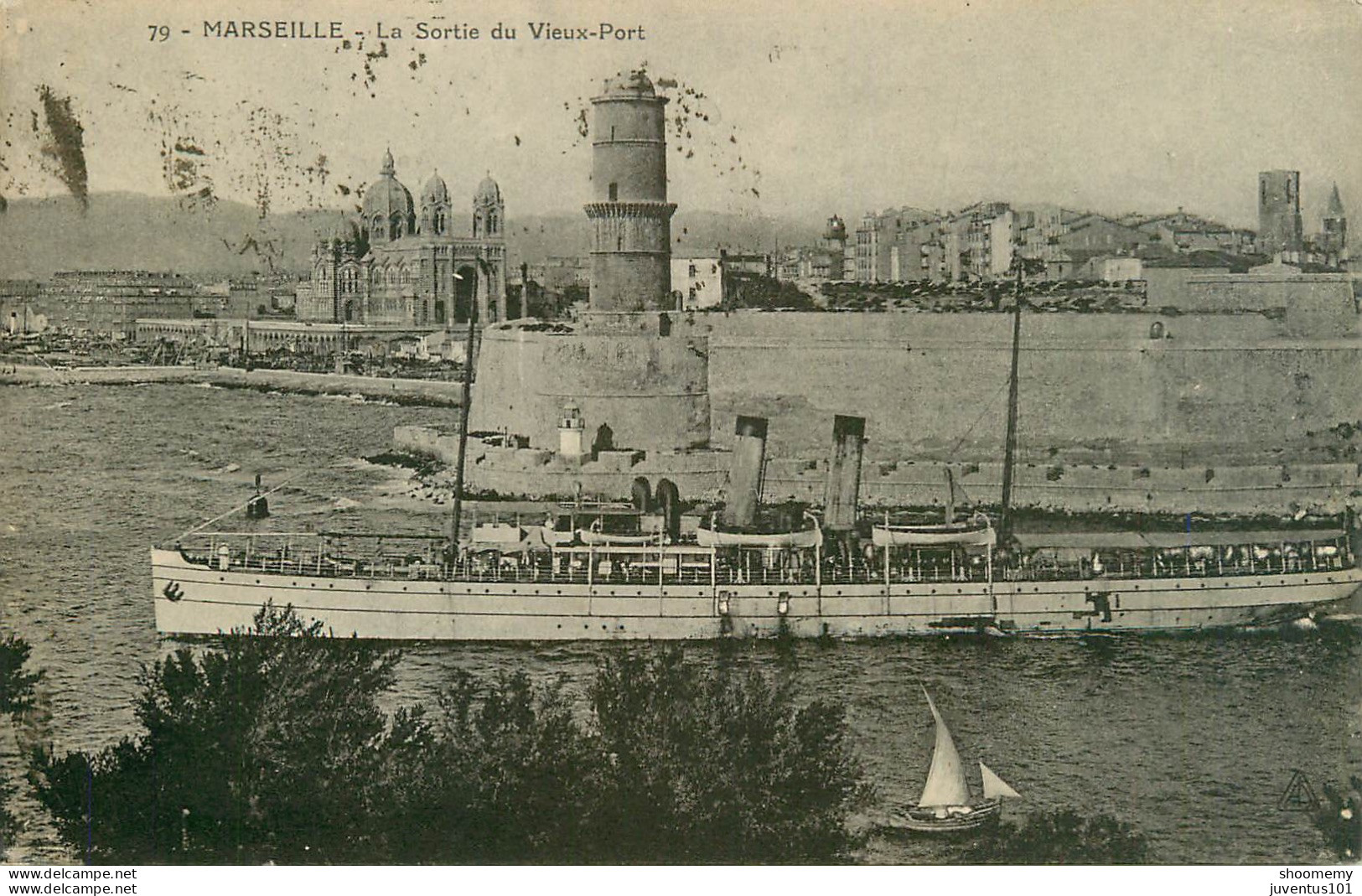 CPA Marseille-La Sortie Du Vieux Port-79-Timbre         L2179 - Oude Haven (Vieux Port), Saint Victor, De Panier