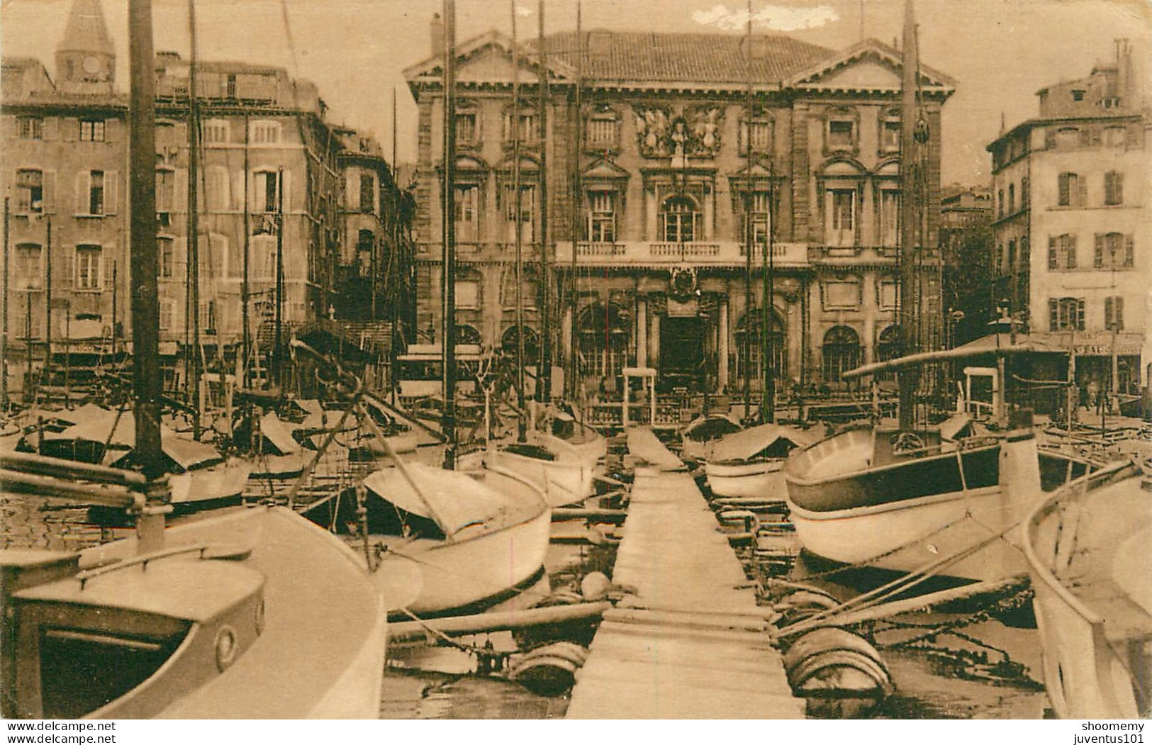 CPA Marseille-L'hôtel De Ville Et Cale Des Barques-38    L2178 - Canebière, Stadscentrum