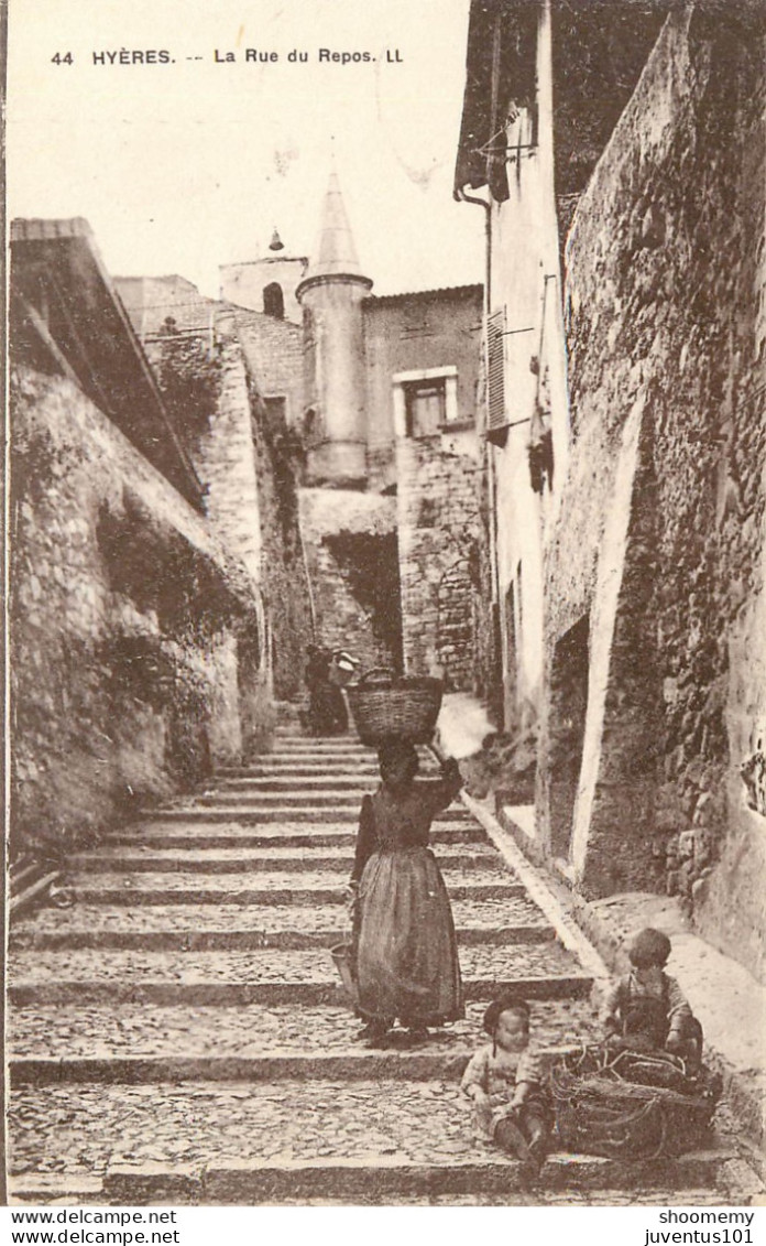 CPA Hyères-La Rue Du Repos-44    L2301 - Hyeres