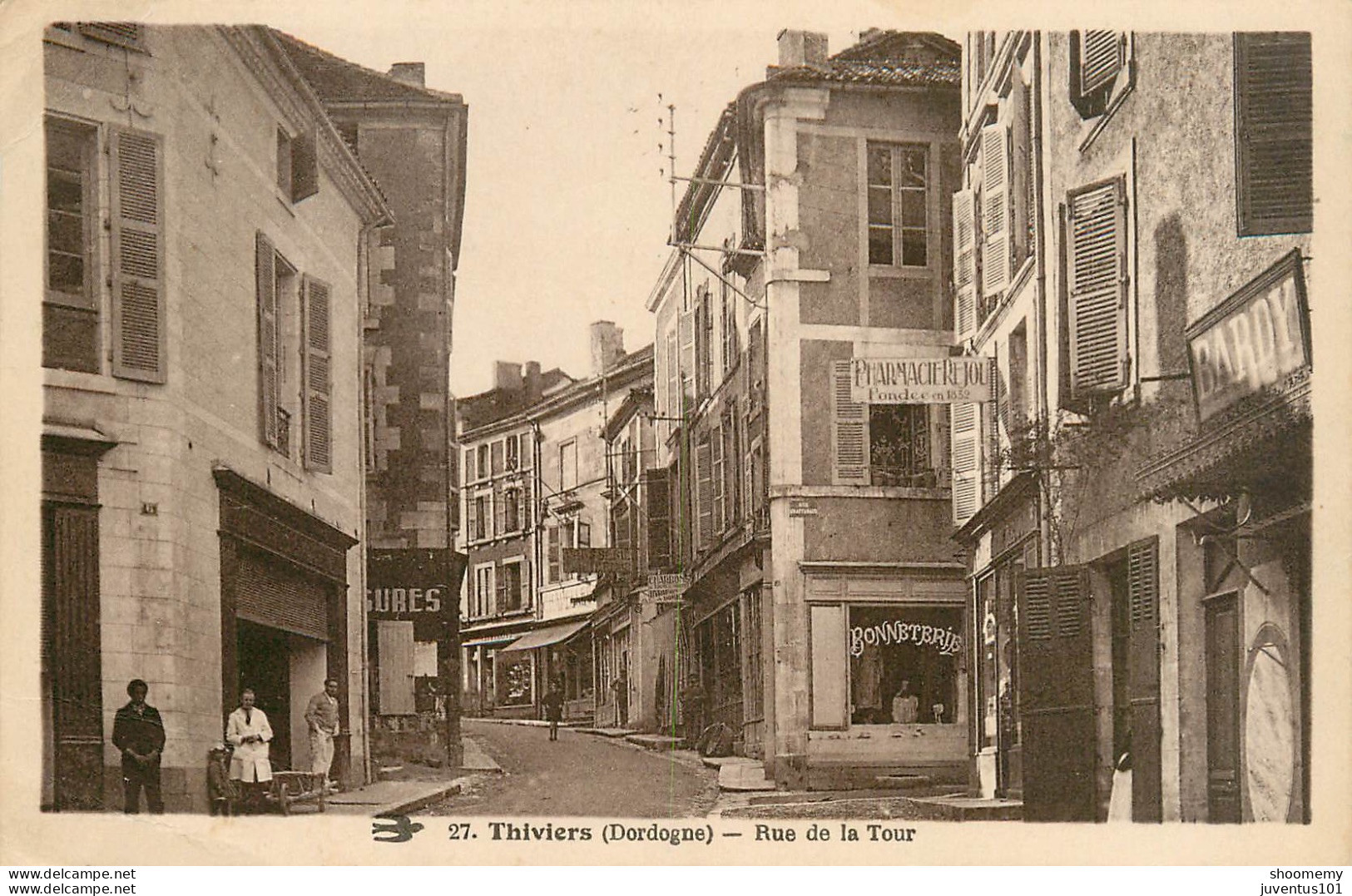 CPA Thiviers-Rue De La Tour-27-En L'état      L2320 - Thiviers