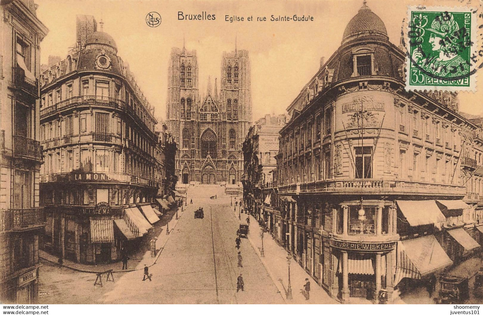 CPA Bruxelles-Eglise Et Rue Sainte Gudule-Timbre      L2416 - Autres & Non Classés