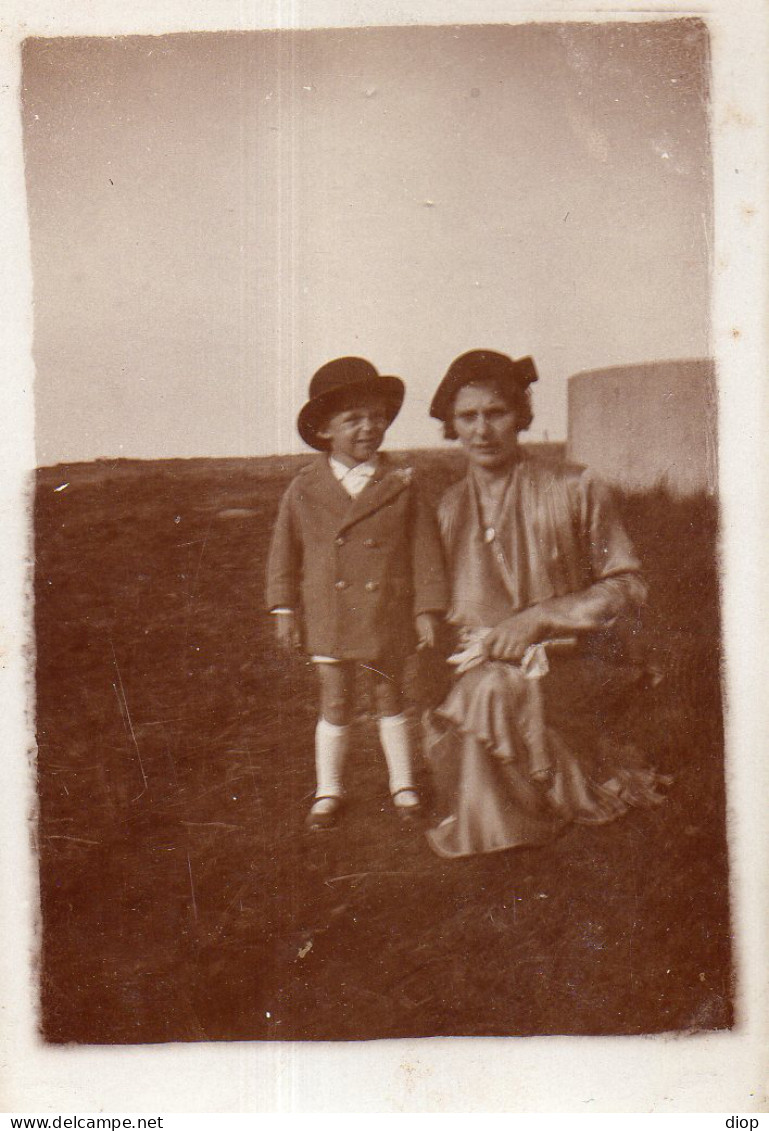 Photographie Photo Vintage Snapshot M&egrave;re Enfant Maman Mode Chapeau - Anonieme Personen
