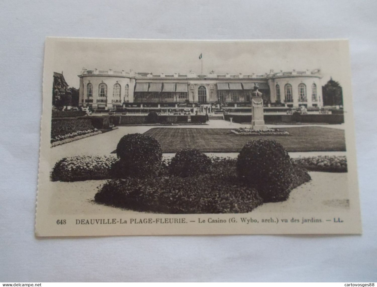 DEAUVILLE  LA PLAGE FLEURIE ( 14 Calvados )  LE CASINO VU DES JARDINS - Deauville