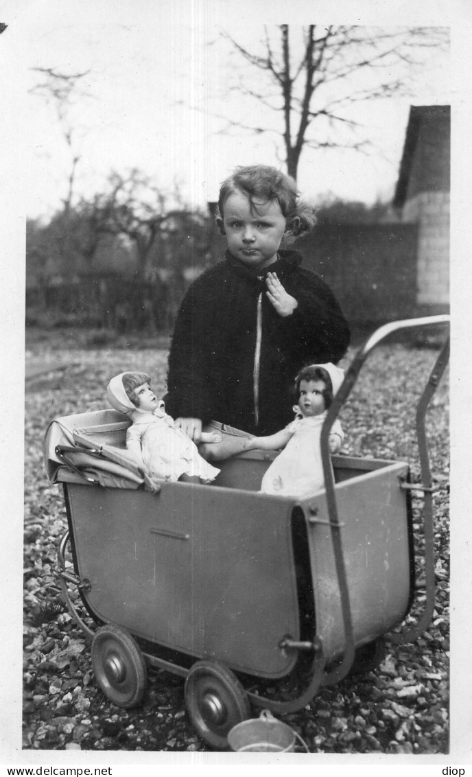 Photographie Photo Vintage Snapshot Landau Poussette Enfant Poup&eacute;e Doll - Personas Anónimos