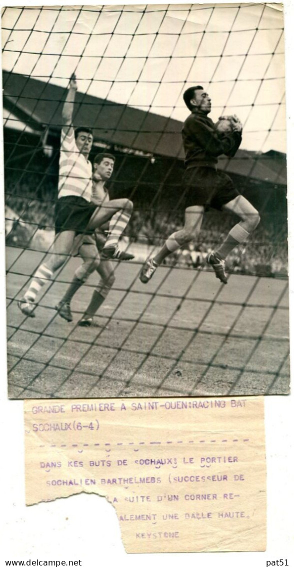 SPORTS - FOOTBALL : Photo  à SAINT OUEN : SOCHAUX Vs RACING PARIS - 1957 - Soccer