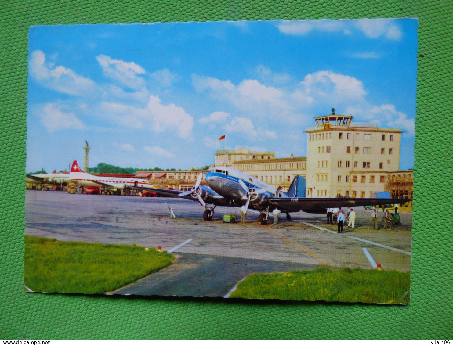 AEROPORT / AIRPORT / FLUGHAFEN     /  DUSSELDORF  DC 3 SABENA - Aerodrome