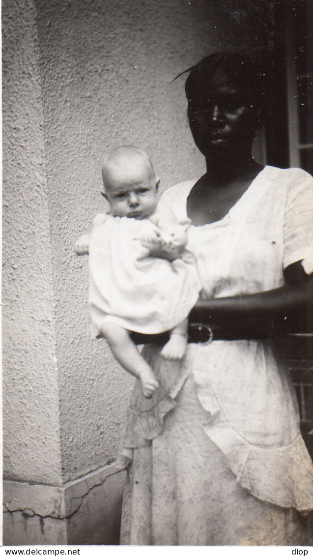 Photographie Photo Vintage Snapshot Nurse Nounou Noire Colonial - Anonymous Persons