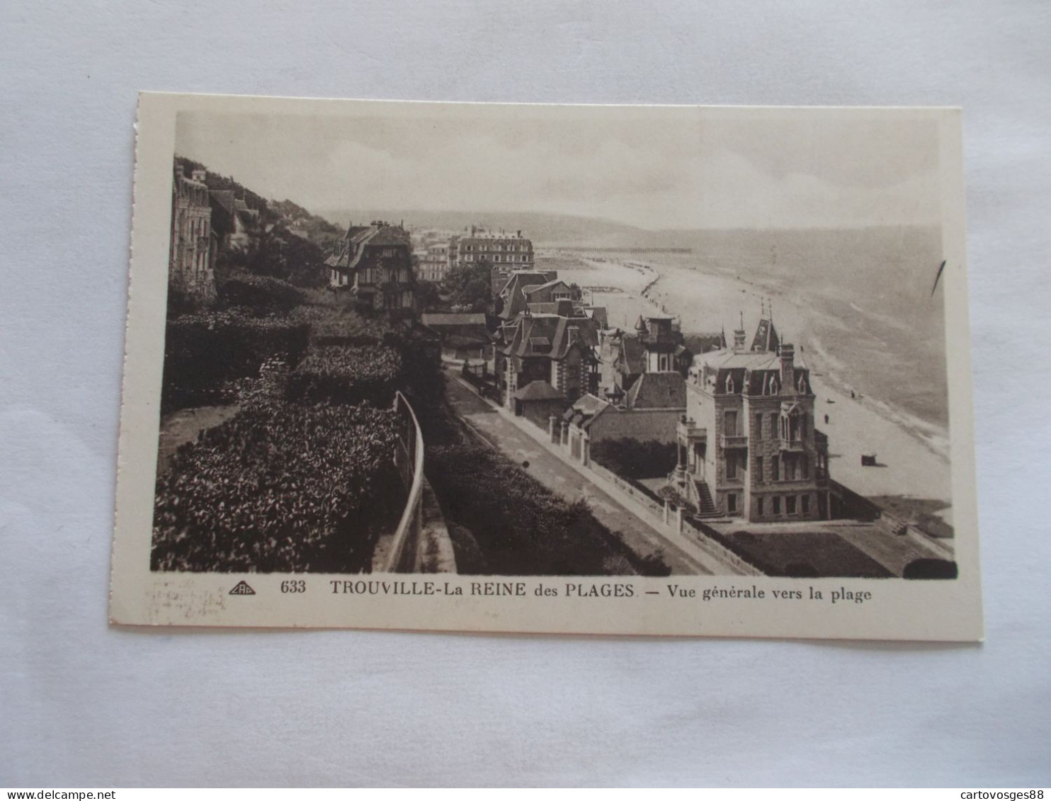 TROUVILLE LA REINE DES PLAGES   ( 14 Calvados ) VUE GENERALE VERS LA PLAGE - Trouville