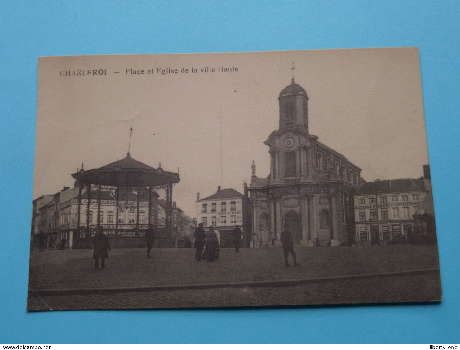 Place Et Eglise De La Ville Haute > Charleroi ( Edit.: ? ) Anno 1919 ( Zie/voir Scans ) ! - Charleroi