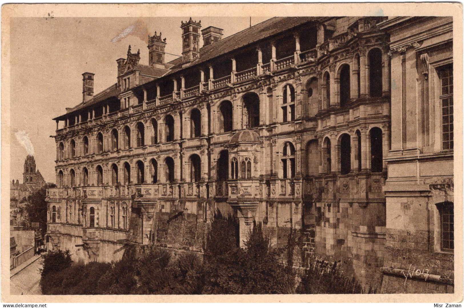 In 6 Languages Read A Story: Le Château De Blois - Aile De François Ier. Façade Extérieure #wing - Blois