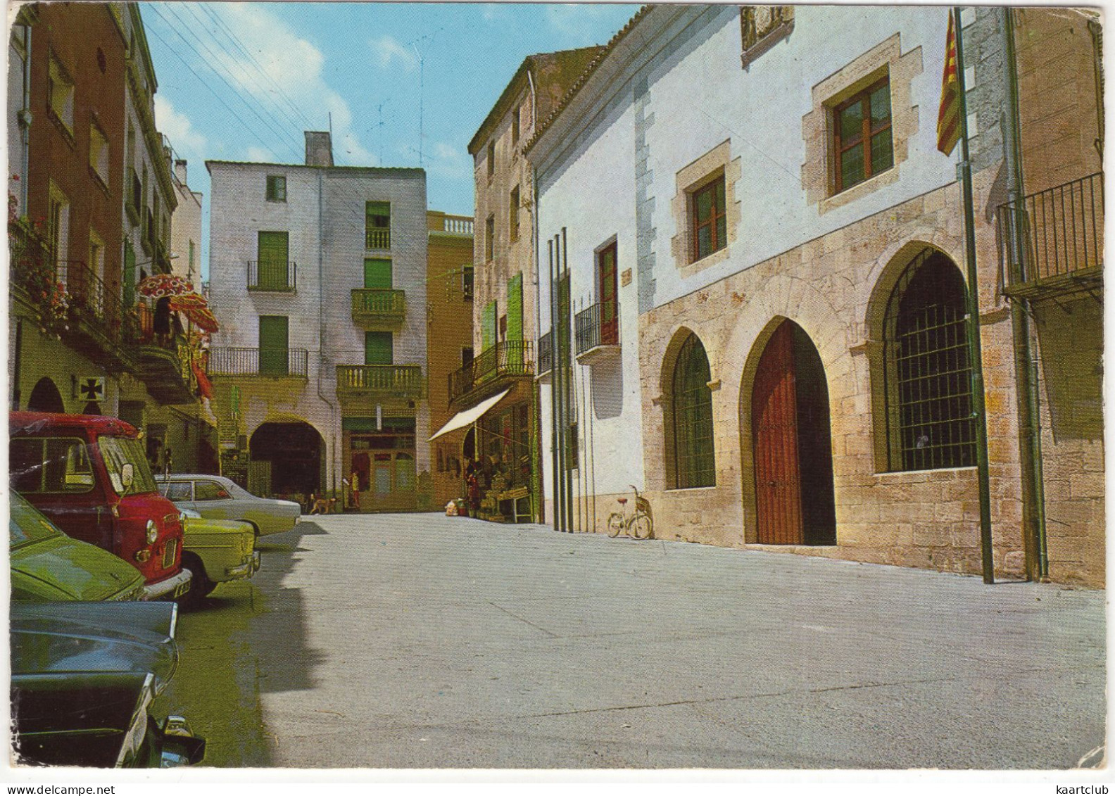 Castello D'Empuries: SEAT 1500,SIMCA 1100, AUSTIN-MORRIS 180 J4, RENAULT 8, OPEL REKORD-C - Plaza Caudillo - (Spain) - Passenger Cars