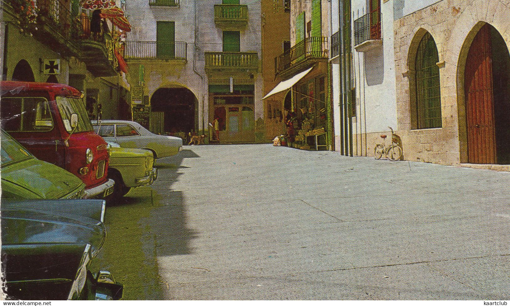 Castello D'Empuries: SEAT 1500,SIMCA 1100, AUSTIN-MORRIS 180 J4, RENAULT 8, OPEL REKORD-C - Plaza Caudillo - (Spain) - Turismo