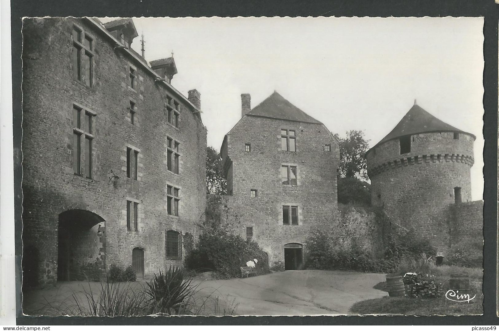 Mayenne , Lassay Les Châteaux , Cour Intérieure Du Chateau - Lassay Les Chateaux