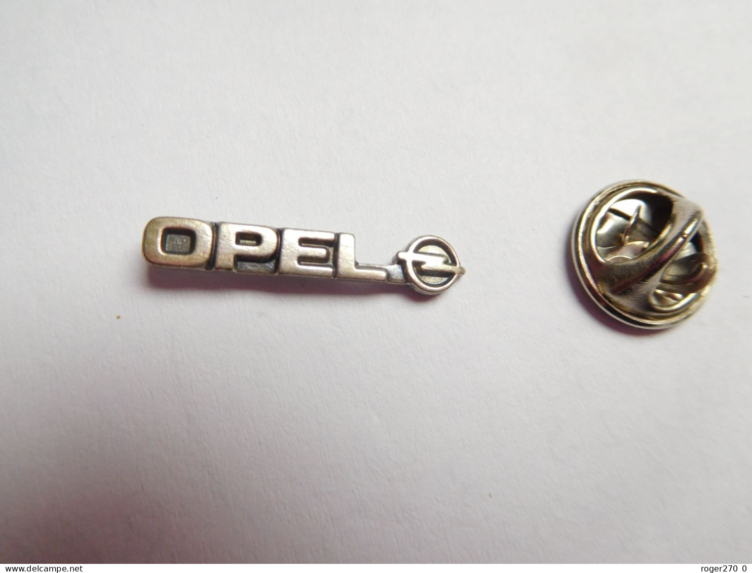 Beau Pin's En Relief , Auto Opel , Logo Argent - Opel