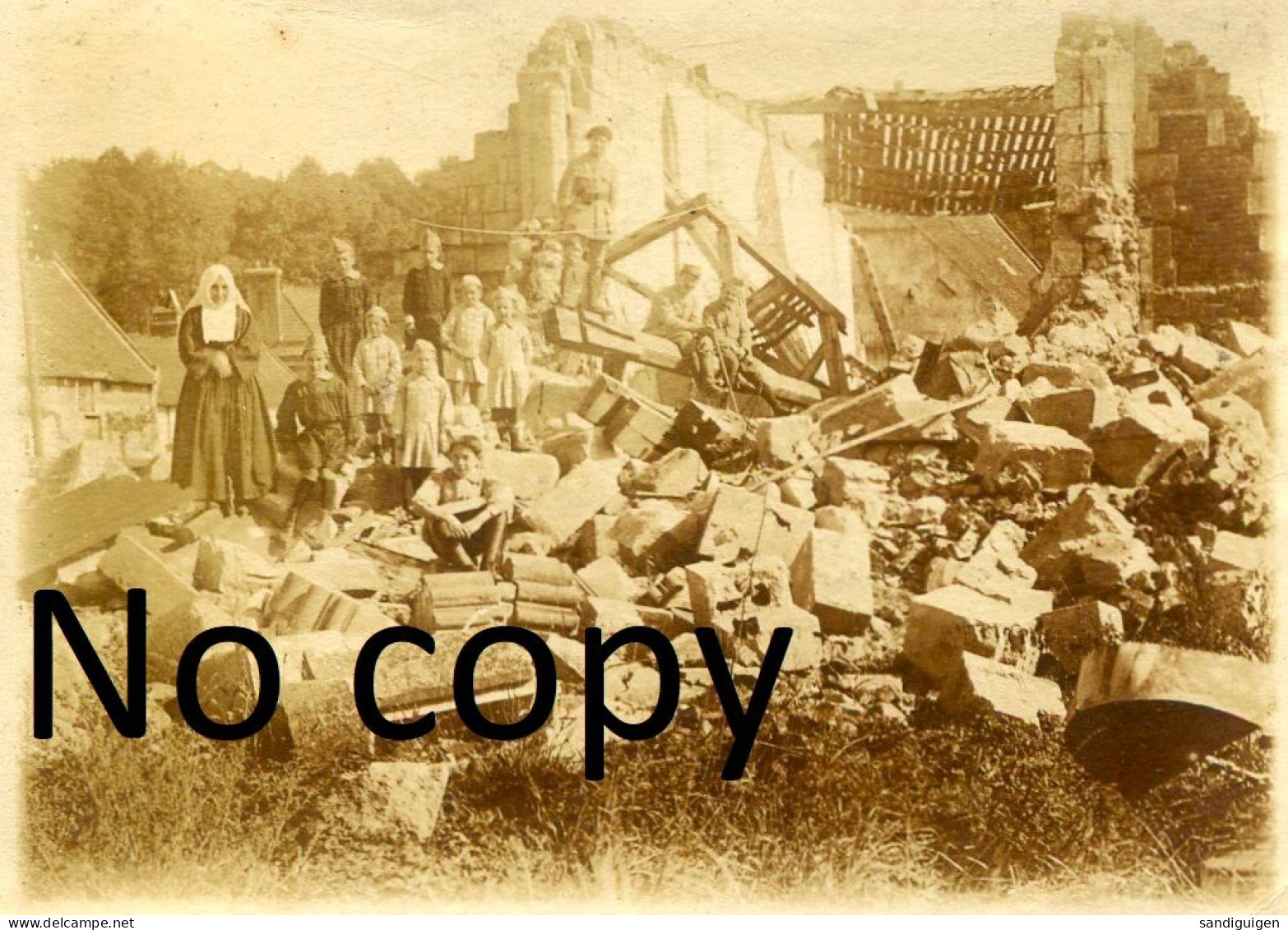 PHOTO FRANCAISE - ENFANTS SUR LES RUINES DE L'EGLISE DE SUZOY PRES DE THIESCOURT - NOYON 1917 OISE 1914 1918 - War, Military