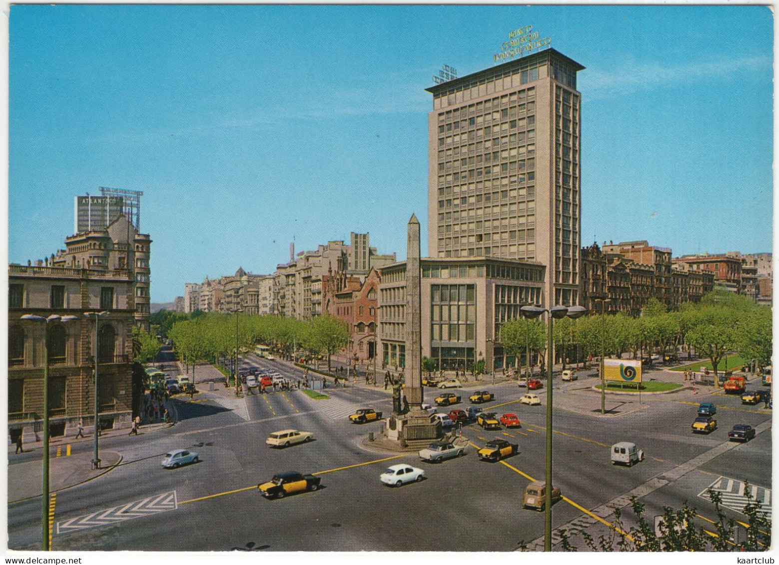 Barcelona: SEAT TAXI'S, DODGE DART BARREIRA WAGON, RENAULT 4, CITROËN 2CV, AZU - Plaza De La Victoria - (Spain) - Passenger Cars