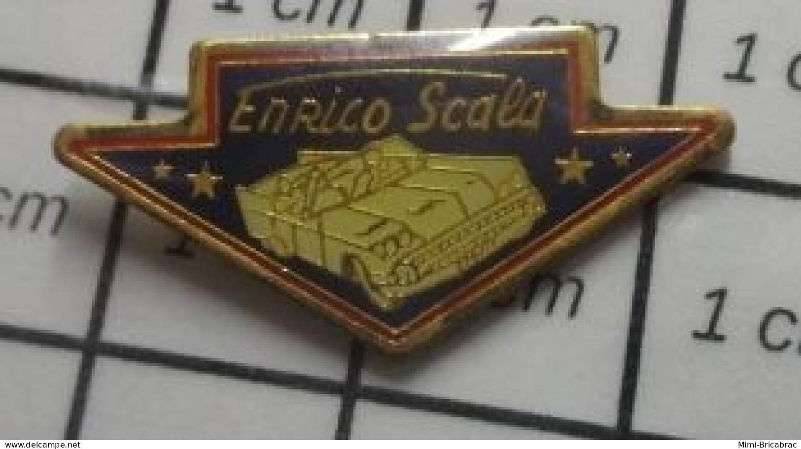 510F Pin's Pins / Beau Et Rare : AUTOMOBILES / VOITURE AMERICAINE ANNEES 50/60 ENRICO SCALA - Other & Unclassified