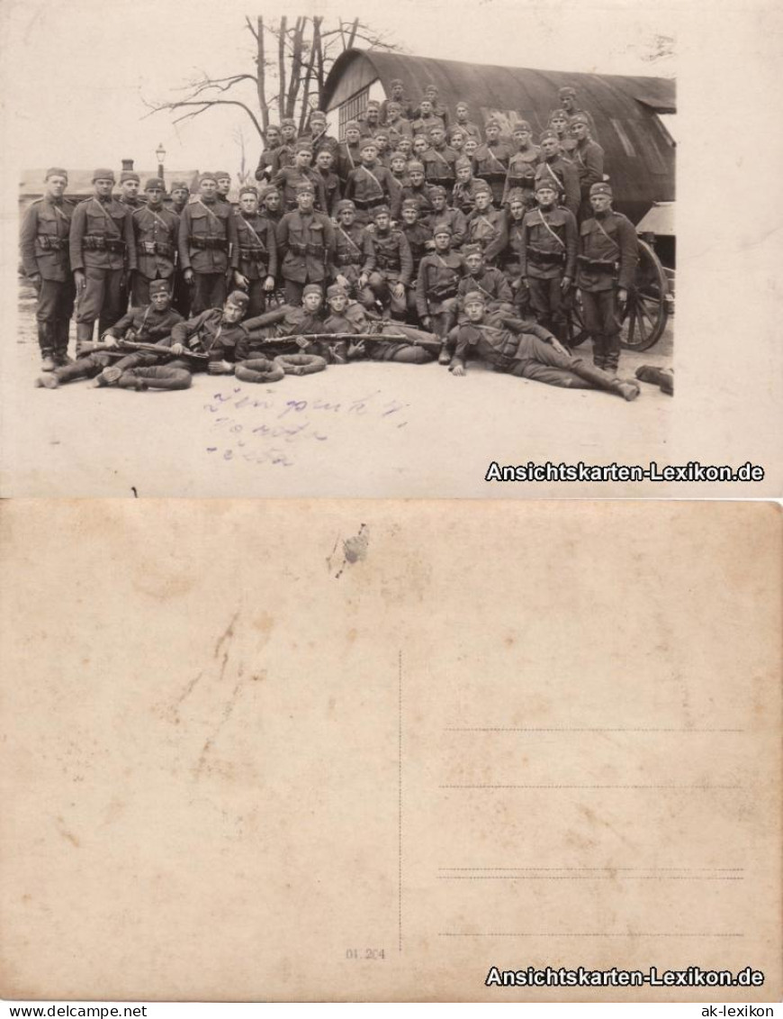 Ansichtskarte  Soldaten Gruppenbild Vor Lager (Tschechien &#63;&#63;) 1918  - To Identify
