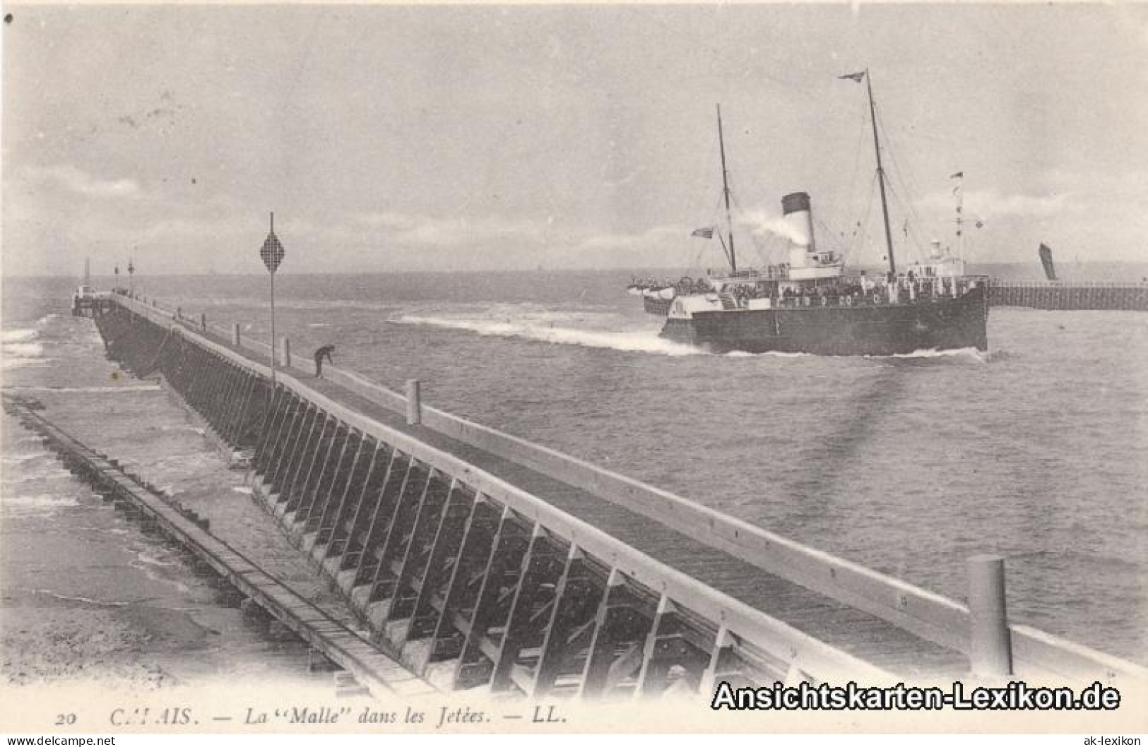 CPA Calais Dampfer (La &#34;Malle&#34; Dans Les Jetees 1911  - Calais