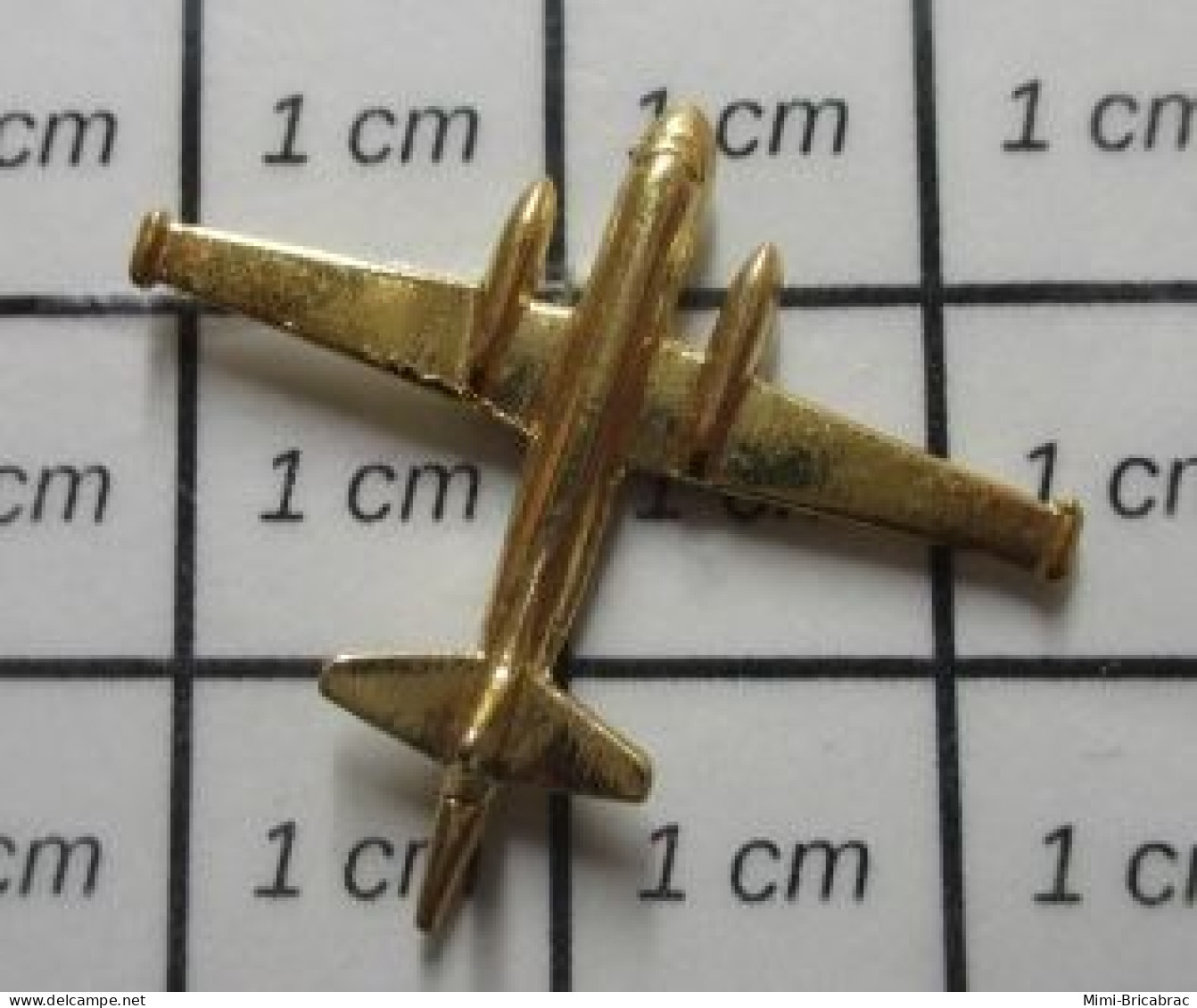 718C Pin's Pins / Beau Et Rare / AVIATION / AVION  BIMOTEUR A IDENTIFIER METAL JAUNE NEPTUNE PATMAR - Luftfahrt